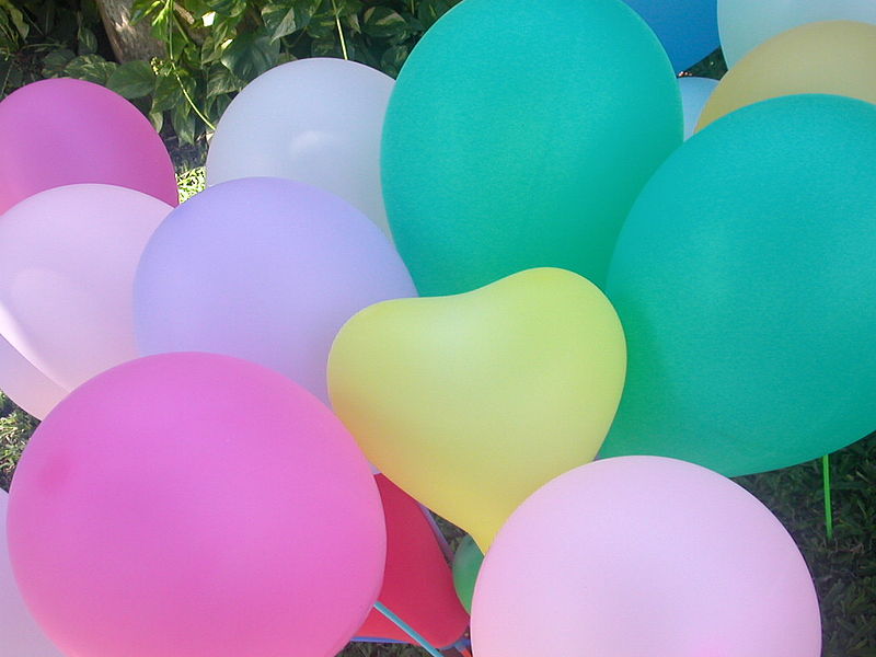 800px-Toy_balloons_7